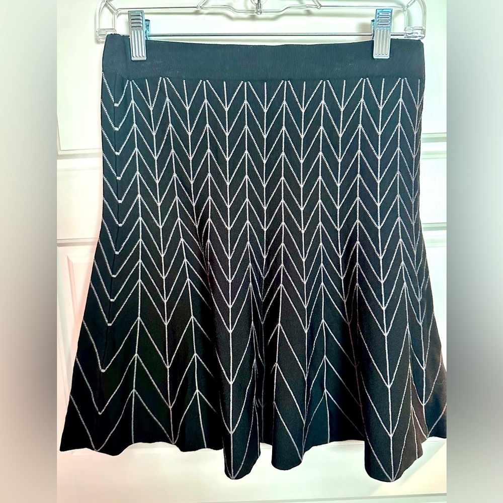Cute Sophie Max Black & White Patterned Women's Short Skirt - Size Small